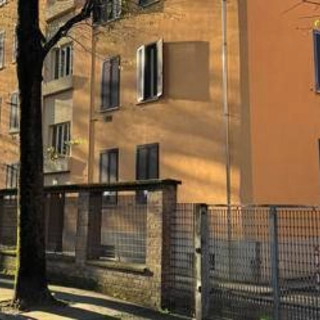 Parma, donna trovata morta in casa: interrogati due uomini