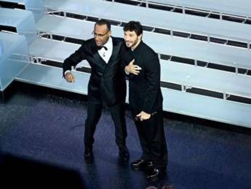 Sanremo, ad Rai: "Passaggio testimone a De Martino in diretta atto generosità di Conti"