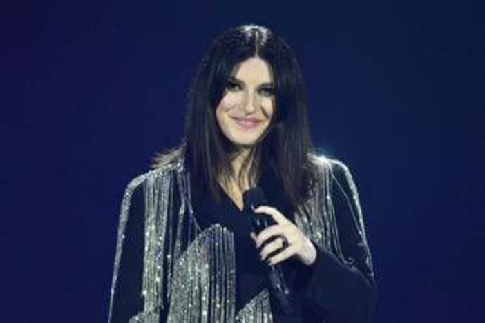 Laura Pausini, oggi il compleanno: &quot;Festeggio con pizza e karaoke&quot;