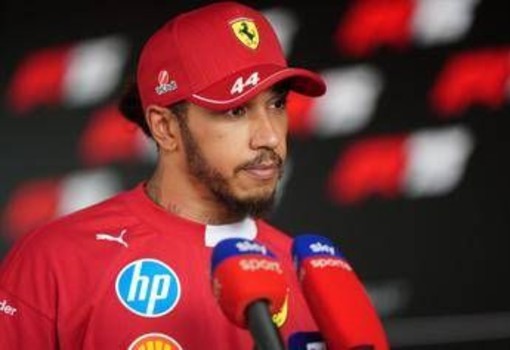 Delusione Hamilton: &quot;Cosa mi manca? La Ferrari dovrebbe cambiare pilota&quot;