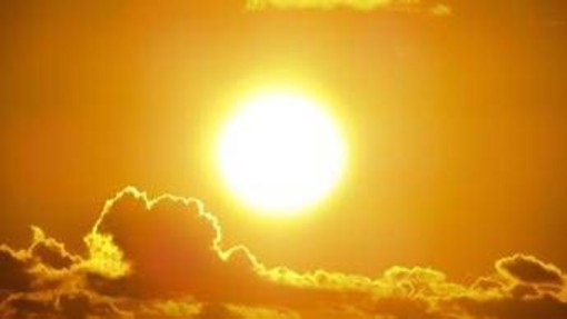 Caldo non cede nel weekend, sabato tornano i bollini arancioni: le città più roventi