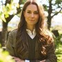 Kate Middleton, la nuova foto dove non sorride è un inno alla natura