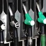 Carburanti, prezzi benzina e diesel scendono ancora: la situazione oggi Carburanti, prezzi benzina e diesel scendono ancora: la situazione oggi