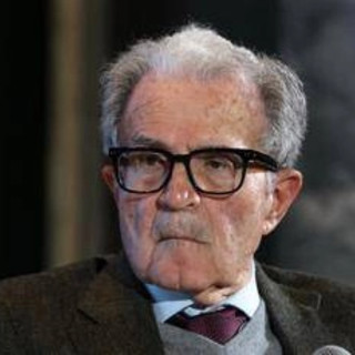 Prodi e la tirata di capelli alla giornalista: &quot;Nulla da chiarire&quot;