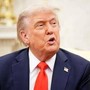 Trump blocca legge auto elettriche: &quot;Per questo non piaccio più a Musk&quot;. E annuncia dazi più alti