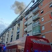Milano, incendio in appartamento: due morti e diversi intossicati Milano, incendio in appartamento: due morti e diversi intossicati