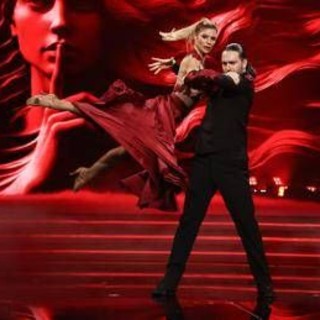 Ballando, Lucarelli furiosa con Colombari-Favilla: "Vi metterei le mani addosso" Ballando, Lucarelli furiosa con Colombari-Favilla: "Vi metterei le mani addosso"