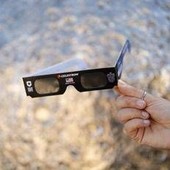 Eclissi, attenzione agli occhi: "Guardare il sole senza protezione può danneggiare le retina per sempre"