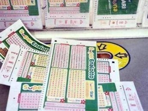 Superenalotto, numeri combinazione vincente oggi 7 maggio. Due '5' vincono 97mila euro