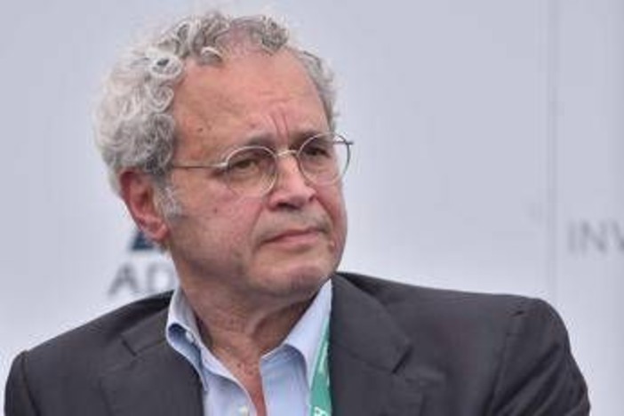 Trentini libero, Mentana: "Ora spiegate perché era in cella" Trentini libero, Mentana: "Ora spiegate perché era in cella"