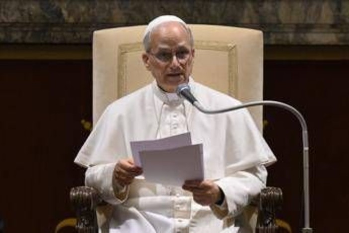 Papa ai diplomatici: &quot;Basta armi. Dignità per i migranti. Famiglia è unione di uomo e donna&quot;