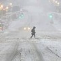 Tempesta di neve a New York, record storico dal 1963: oltre 40 milioni di persone in allerta Tempesta di neve a New York, record storico dal 1963: oltre 40 milioni di persone in allerta