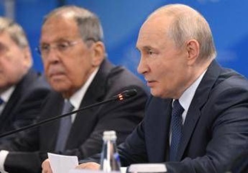 Russia, Putin: "Nessun attacco all'Ue". Lavrov ribalta la minaccia: "Guerra breve se Europa ci colpisce" Russia, Putin: "Nessun attacco all'Ue". Lavrov ribalta la minaccia: "Guerra breve se Europa ci colpisce"