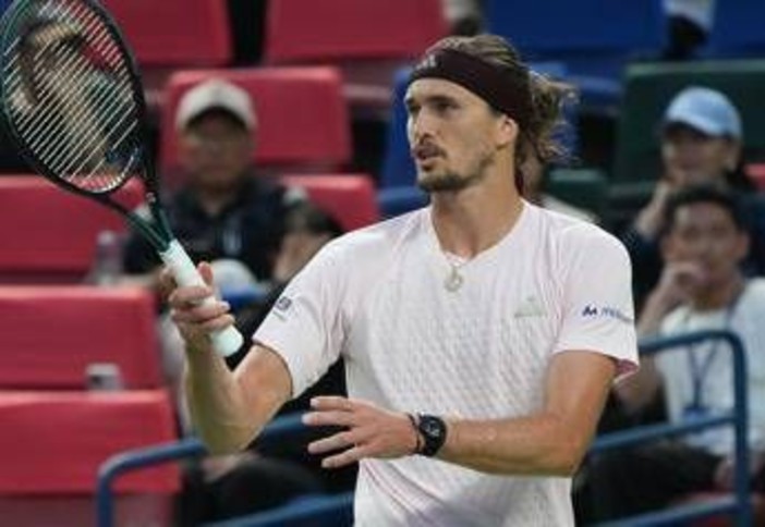 Zverev ko in semifinale a Shanghai e Sinner ringrazia