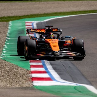 Le McLaren dominano il venerdì di Imola, Piastri il più veloce