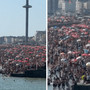 Spiaggia presa d'assalto, 'sold out' di ombrelloni e lettini: il video virale Spiaggia presa d'assalto, 'sold out' di ombrelloni e lettini: il video virale