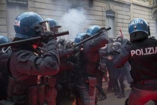 Codici identificativi per agenti di polizia, Piantedosi: &quot;Non accadrà mai&quot;