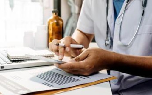 Linfedema interessa fino a 80% pazienti colpiti da tumore, esperti: "D'estate è più gravoso"