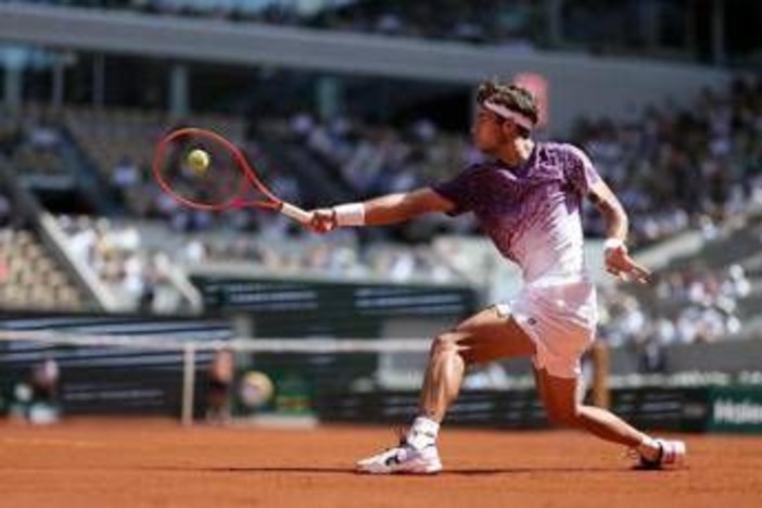 Roland Garros, paura per raccattapalle: Svajda lo colpisce, cos'è successo