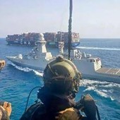 Yemen, nave Marina militare accompagna mercantile italiano nello stretto di Bab El-Mandeb