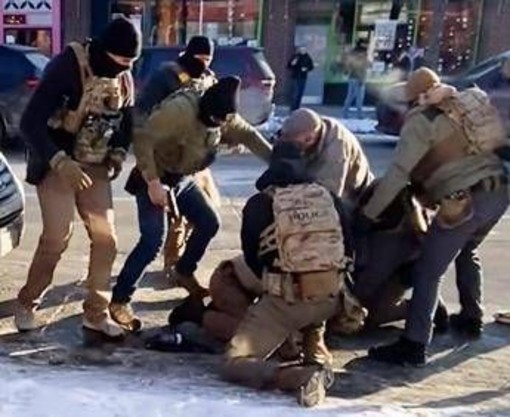 Minneapolis, Pretti ucciso dagli agenti: i video e la pistola, inchiesta e tensioni