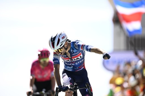 Paret-Peintre svetta sul Mont Ventoux, Pogacar resta leader