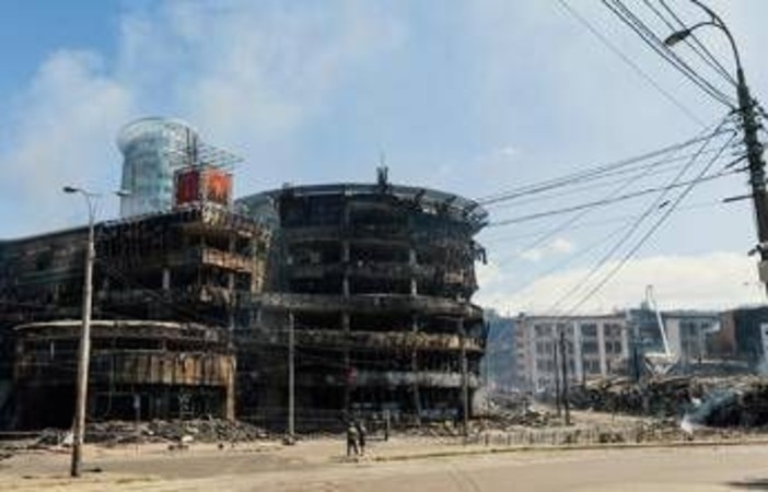 Ucraina, Kiev nel mirino della Russia: "Diplomatici e stranieri lascino la città il prima possibile" Ucraina, Kiev nel mirino della Russia: "Diplomatici e stranieri lascino la città il prima possibile"