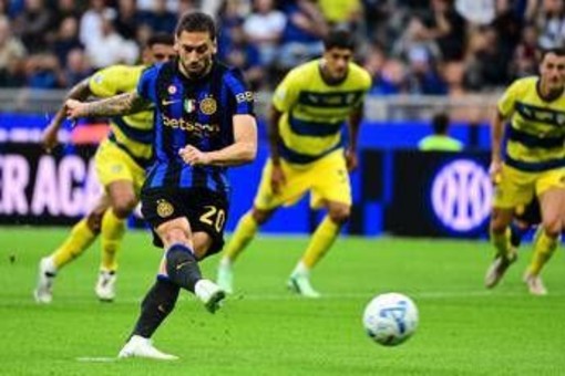 Fallo di Diego Carlos su Esposito, interviene il Var: giusto il rigore in Inter-Parma?