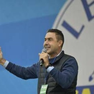 &quot;C'è solo un generale&quot;, cori e applausi per Vannacci a Pontida