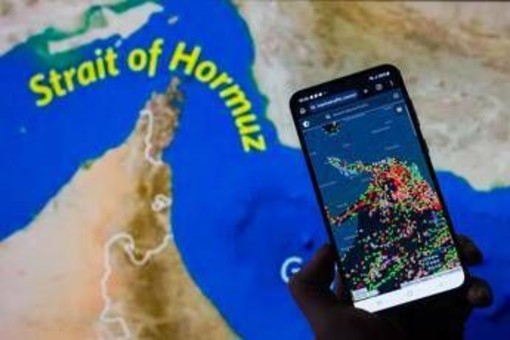 Iran, Meloni firma il piano a 6 per riaprire Hormuz: la svolta e il pressing per coinvolgere l'Onu Iran, Meloni firma il piano a 6 per riaprire Hormuz: la svolta e il pressing per coinvolgere l'Onu