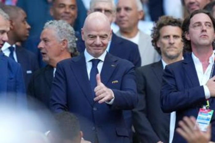 Mondiali, Infantino e il torello con le leggende del Brasile