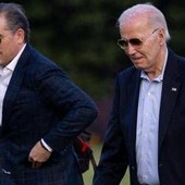 Joe Biden, il figlio Hunter rivela: "Il cancro di mio padre si è diffuso alle ossa, è molto doloroso" Joe Biden, il figlio Hunter rivela: "Il cancro di mio padre si è diffuso alle ossa, è molto doloroso"