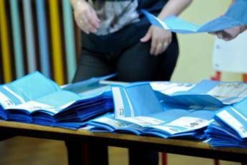 Sondaggio politico, Fratelli d'Italia cresce e Pd cala