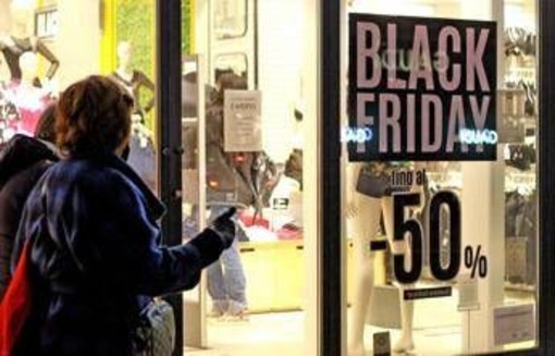 Cosa succede al cervello durante il Black Friday? La scienza svela perché compriamo troppo Cosa succede al cervello durante il Black Friday? La scienza svela perché compriamo troppo