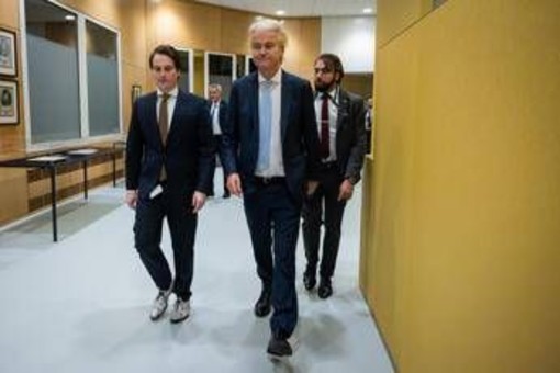 Elezioni Olanda, testa a testa tra liberali D66 e partito Wilders