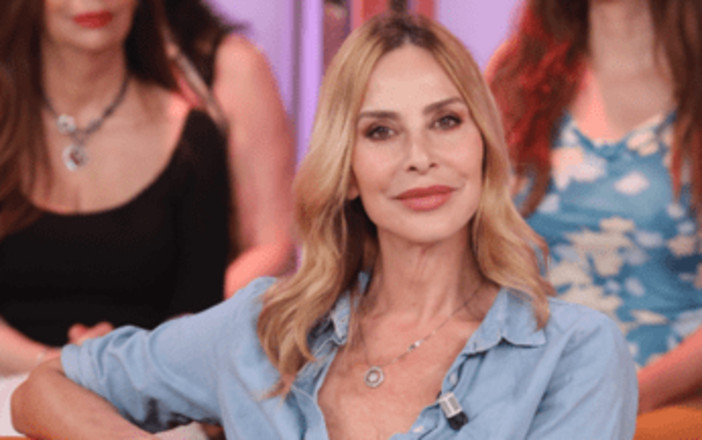 La volta buona, Stefania Orlando derubata in casa: "Vivo con l'ansia" La volta buona, Stefania Orlando derubata in casa: "Vivo con l'ansia"