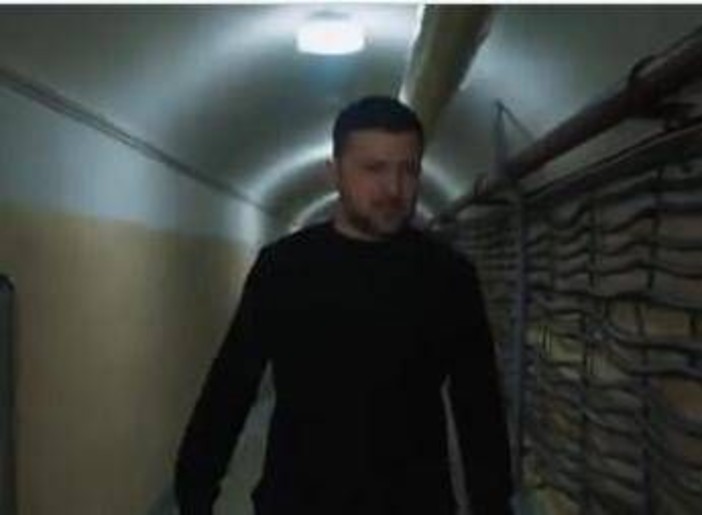 Zelensky mostra bunker sotterraneo per la prima volta
